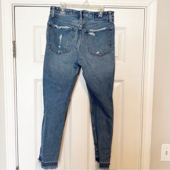 Abercrombie & Fitch Annie High Rise girlfriend distressed jean. - Picture 3 of 7